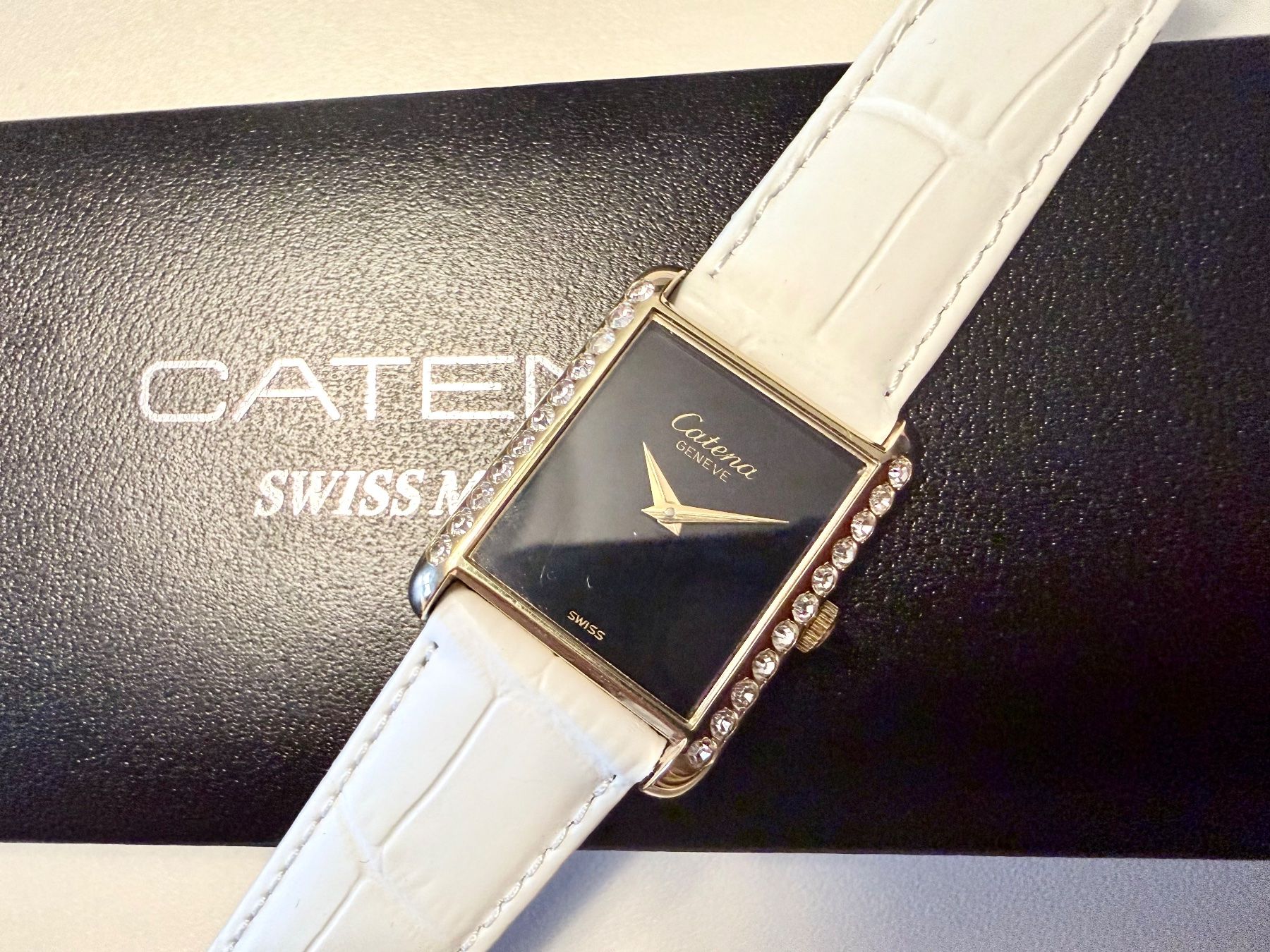 Orologi: CATENA "Tank" type, MEDIUM, Plaqué or, Mechanical, Swiss – Nuovo e nell'imballaggio originale da Le Mont-sur-Lausanne venduto da LycaGallery 8