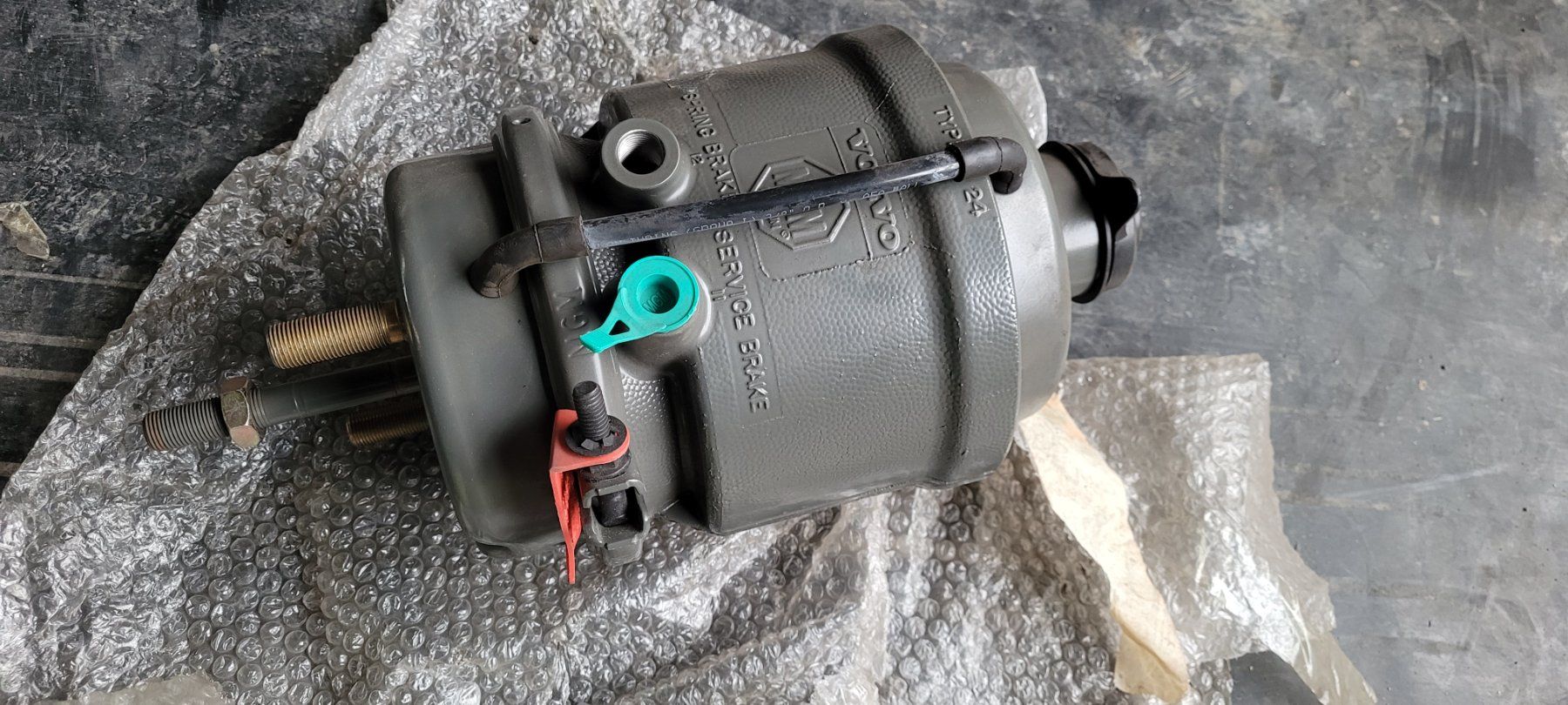 Volvo Lastwagen: Volvo Federspeicherzylinder – Neu und originalverpackt aus Kerns von avr75