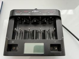 Aktiv Energy Batterieladegerät mit LCD und USB guter Zustand