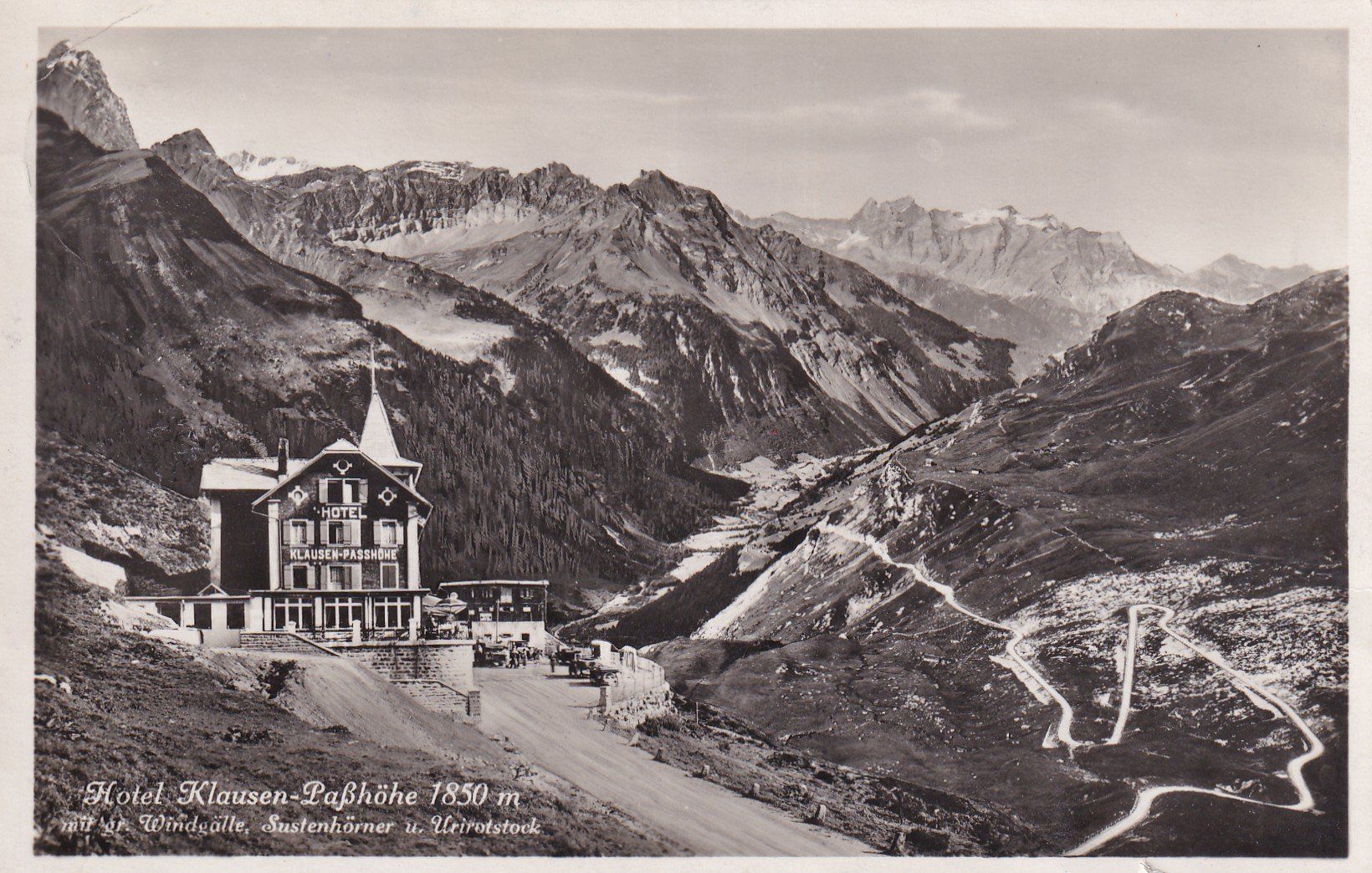 Cartoline postali: Hotel Klause-Passhöhe mit gr, Windgälle Sustenhörner – Usato da Cormoret venduto da Pascalll2001