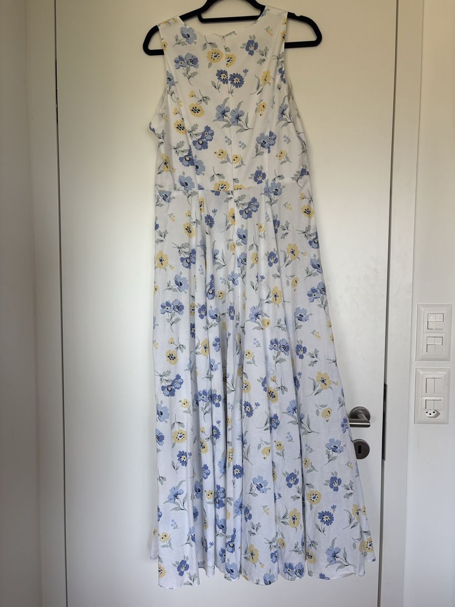 Laura Ashley Robes: Robe vintage Laura Ashley blanche à fleurs – Neuf (Voir description) à Prilly par mai_ktw8 3