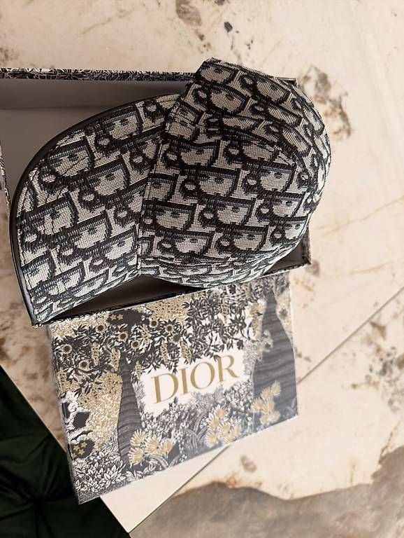 Copricapi, berretti & cappellini: Neue Dior Cap – Usato da Recherswil venduto da mbi_dtp8