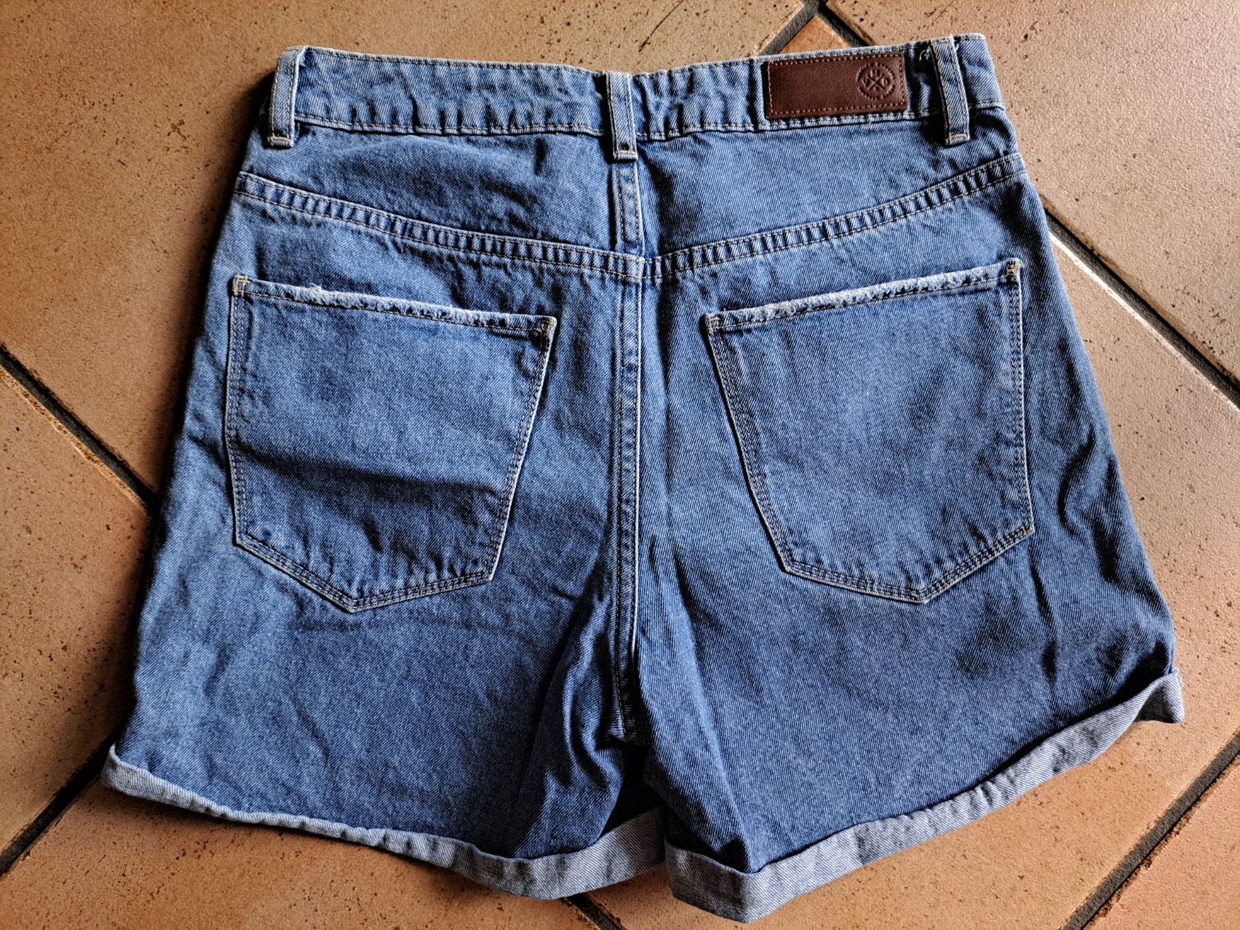 Vero Moda Jeans: Highwaist Jeans Shorts Vero Moda – Usato da Neuhausen venduto da carmen_jill 2