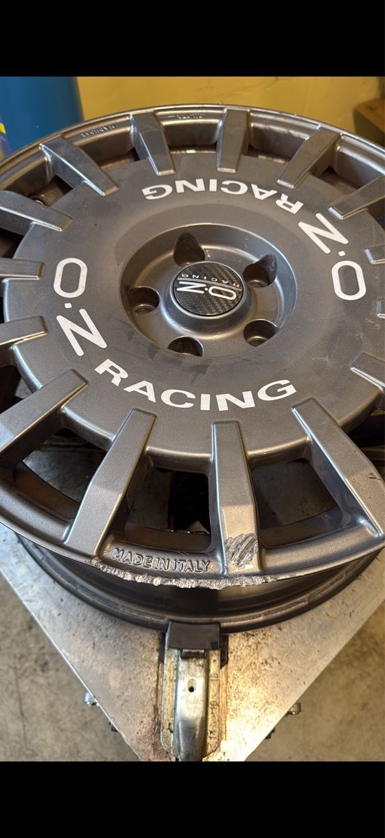 OZ Racing Cerchioni: OZ RALLY RACING MIT CH-GUTACHTEN – Difettoso da Dürnten venduto da Tritoi 1