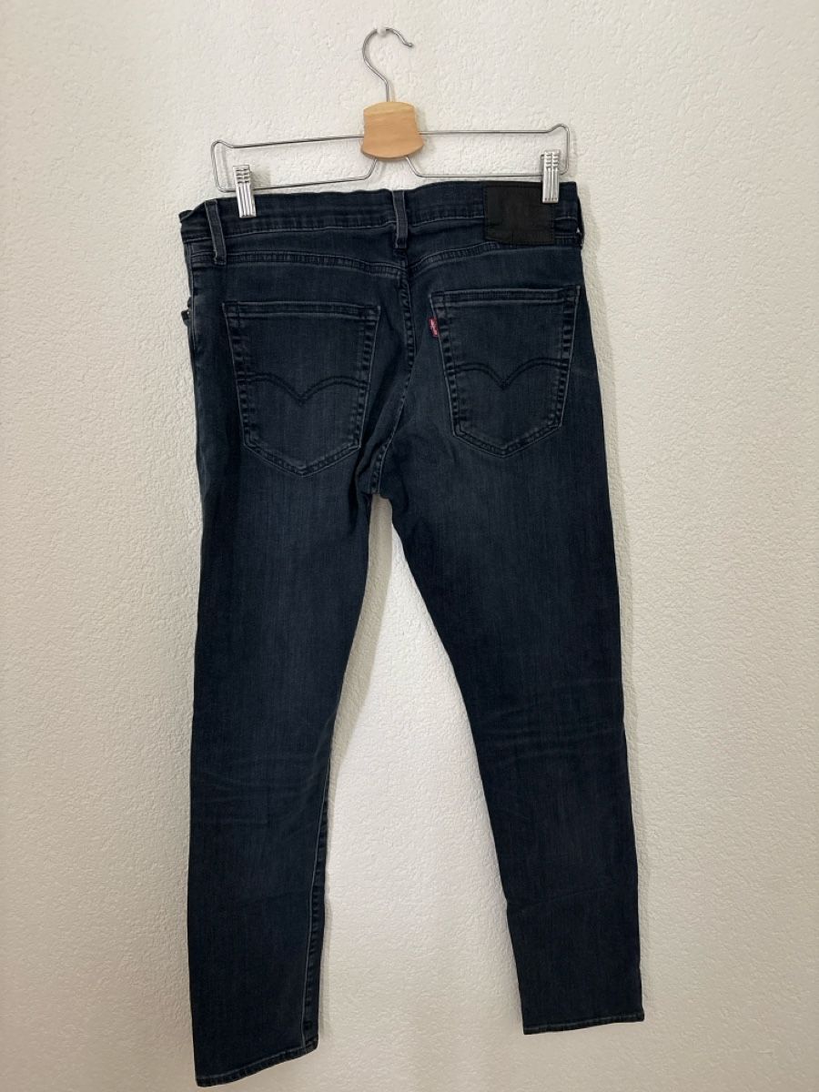 Levi's Jeans: Jean denim gris coupe slim – Usato da Prilly venduto da hei_5q56 2
