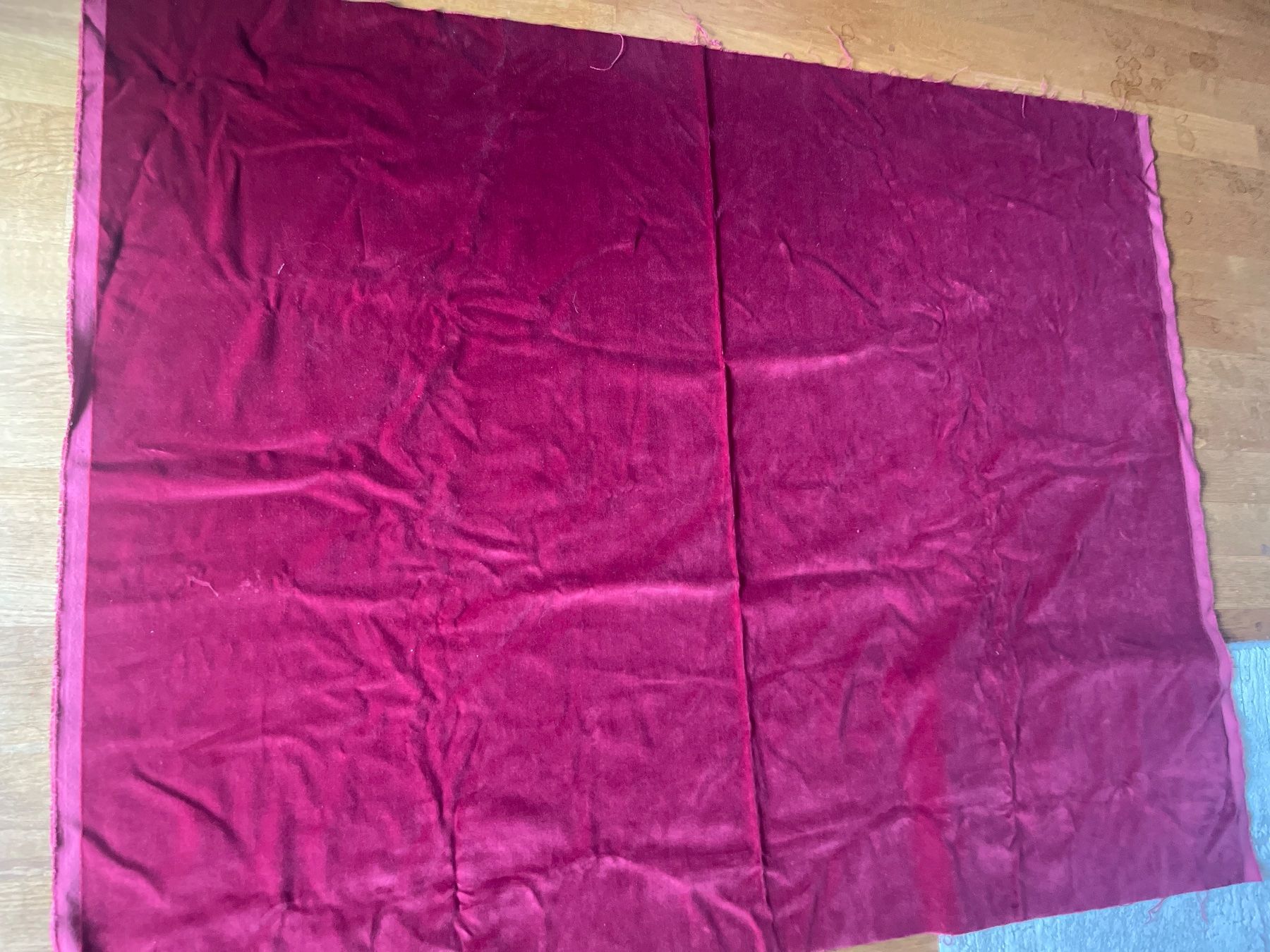 Tessuti: Stoff - Samt, bordeauxrot, 101x127 cm – Usato da Luzern venduto da Jiggy_8898