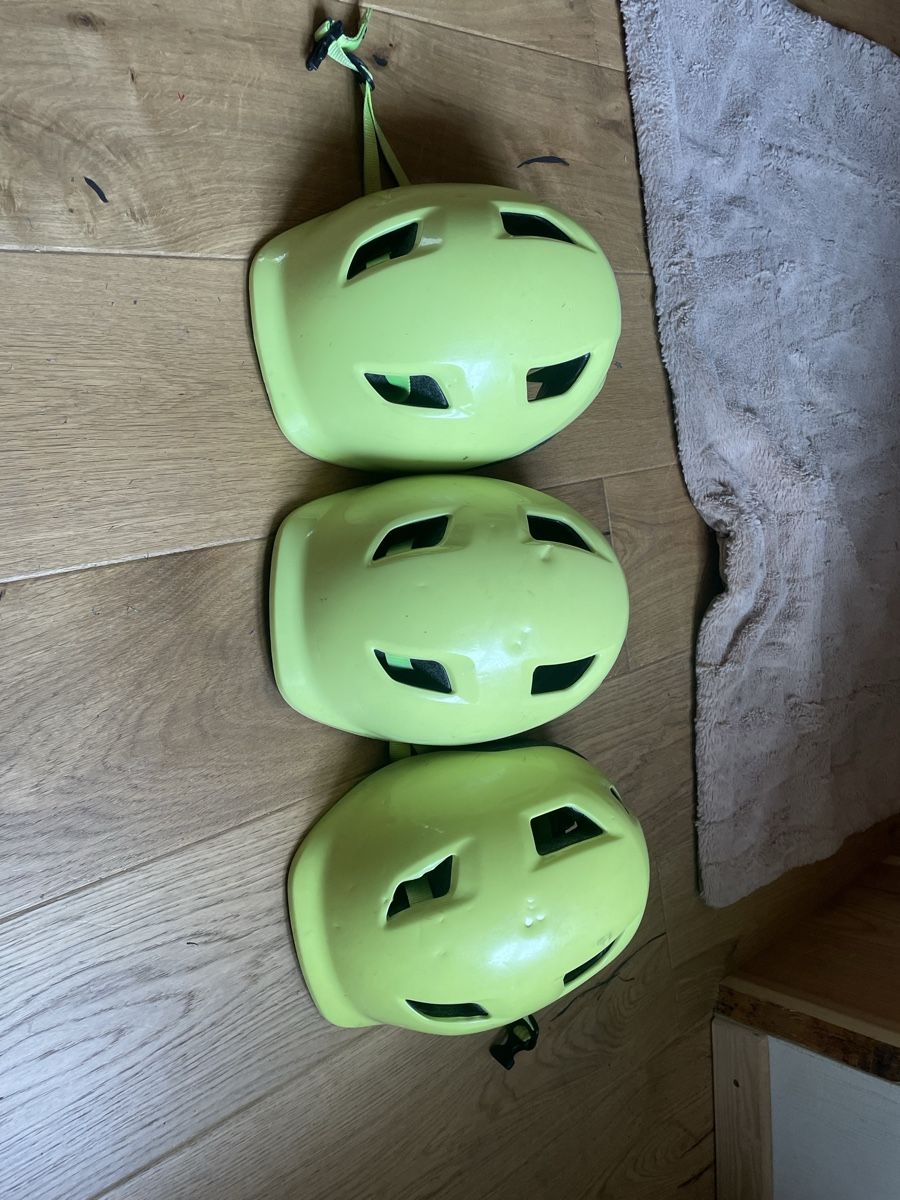 Decathlon Caschi: 3x casque vélo KH500 fluo 48-52cm – Usato da Erde venduto da tac_75wp