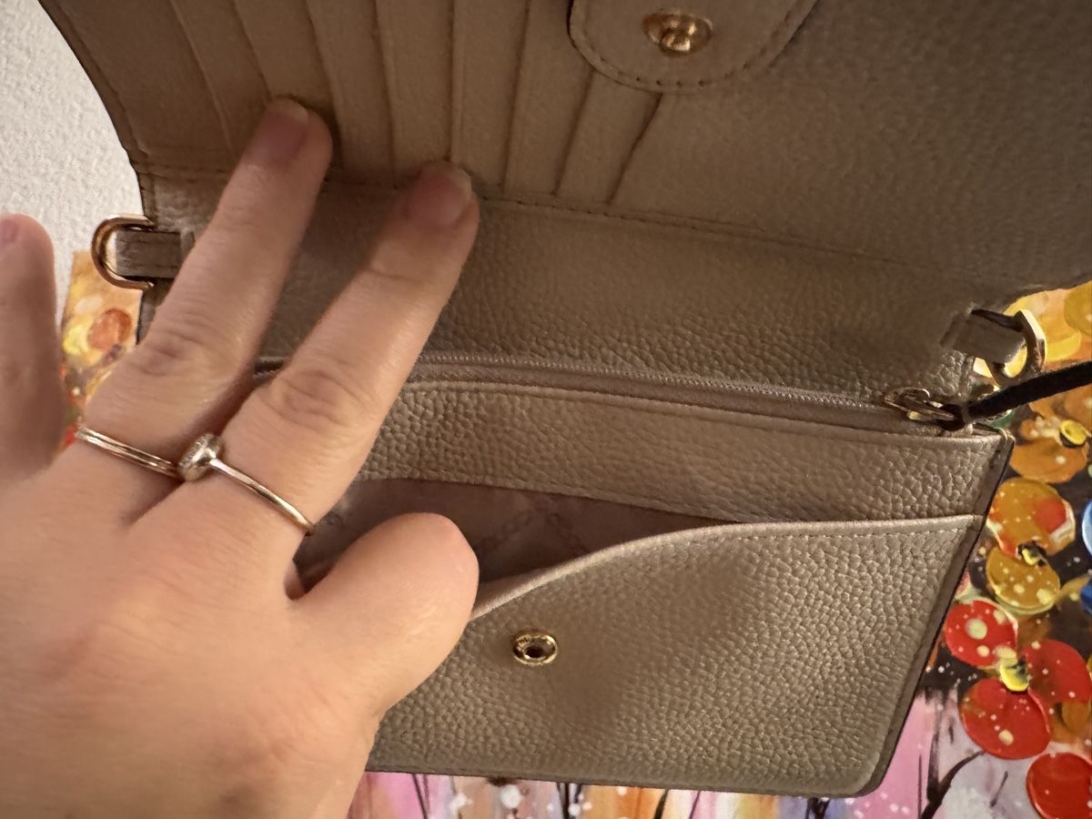 Michael Kors Portamonete: Michael Kors Pebbled Leather Convertible Wallet – Usato da Bern venduto da ele_dk77 7