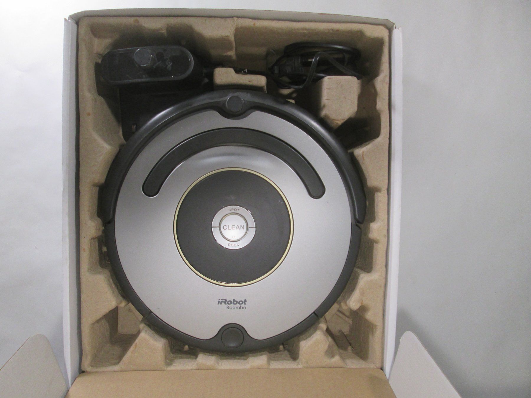 Irobot Aspirapolveri & Accessori: original iRobot ROOMBA 616 Saugroboter / OVP – Usato da Rapperswil SG venduto da designandmore 3