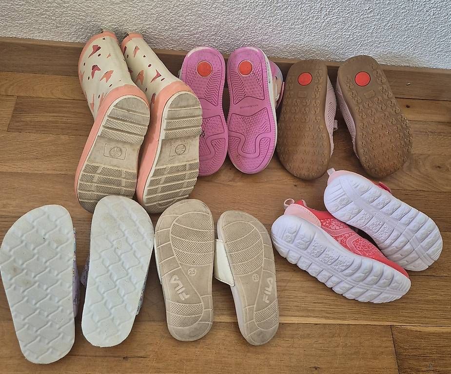 Chaussures filles: Kinderschuhe-Paket Grösse 26 – D'occasion à Bern par __p_v_a__ 1