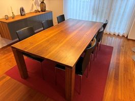 Gelegenheit: Exklusiver Nussbaum-Esstisch von Möbel Pfister