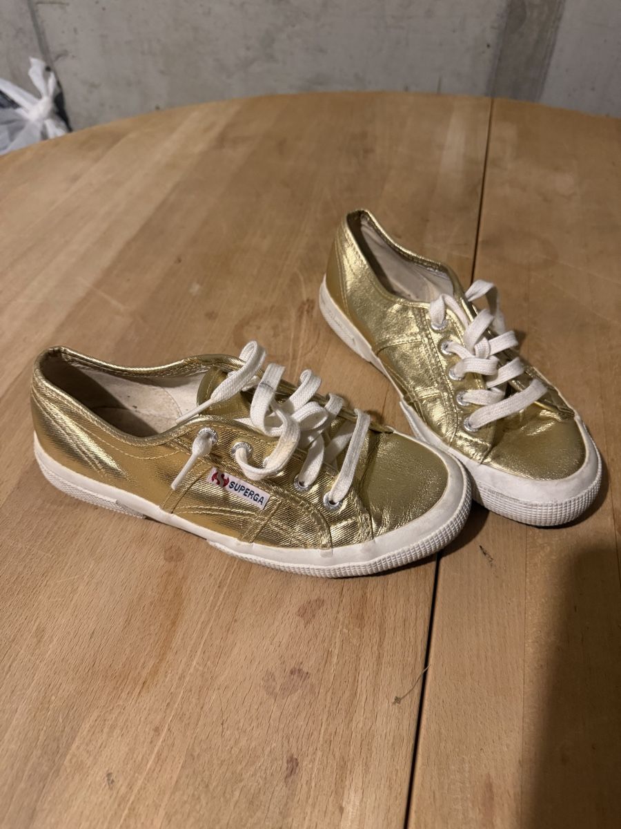 Damenschuhe: Basket dorées Superga – Gebraucht aus Bossonnens von mina1187
