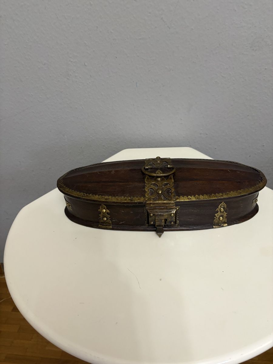 Pots: Jolie boite ancien  – D'occasion à petit lancy par FerreiraLuis