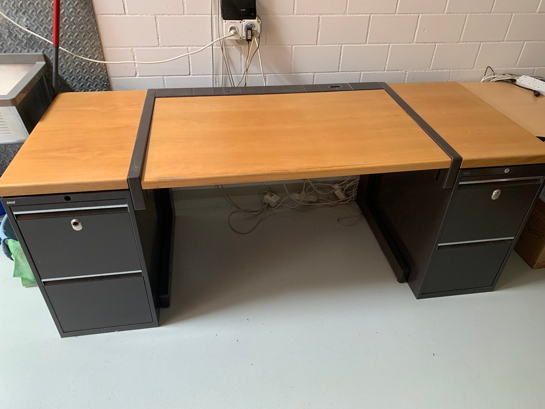 Bureaux: Bürotisch – D'occasion à Frauenfeld par padbasket