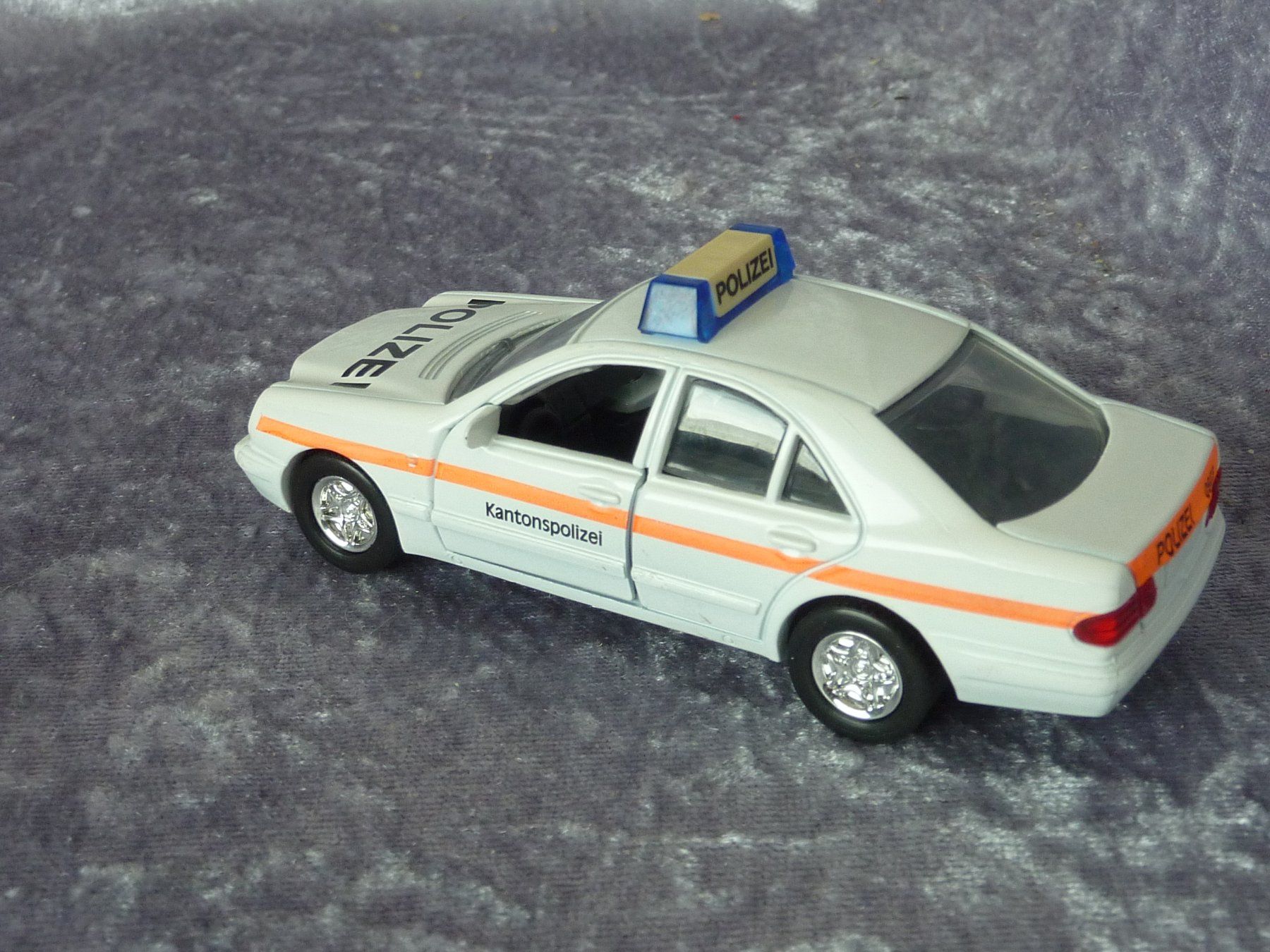 Mercedes-Benz Modellini d'auto: Mercedes W210 Polizei 1:43 – Usato da Dürrenäsch venduto da modellautos4you 1