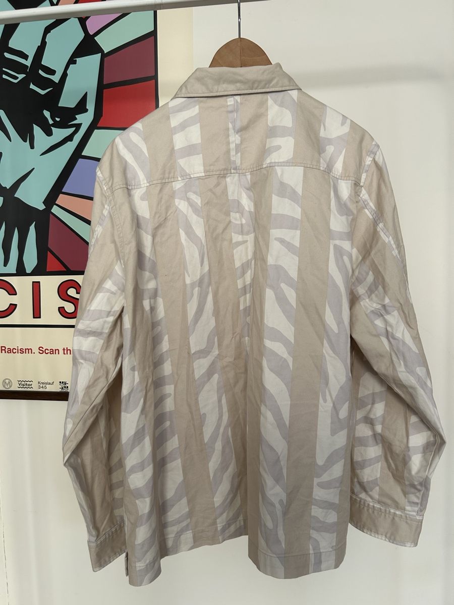 Weekday Camicie: Weekday Beige Zebra Print Overshirt - Size Large – Usato da Zürich venduto da fan_z5fl 2
