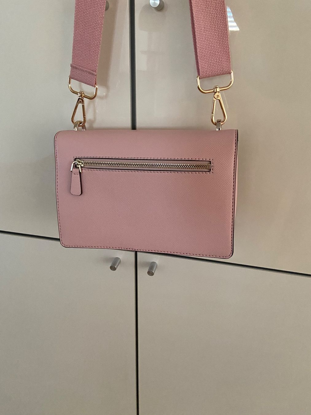 Guess Sacs femmes: Neu: GUESS Umhängetasche – D'occasion à Bülach par kittygismo 1