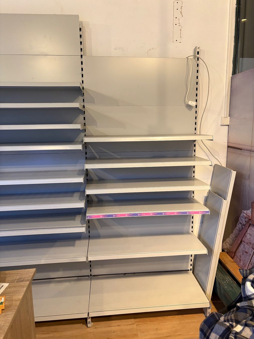 Allestimento di negozi e stand fieristici: Laden Regale und Theke – Usato da Horgen venduto da kar_ch58 7