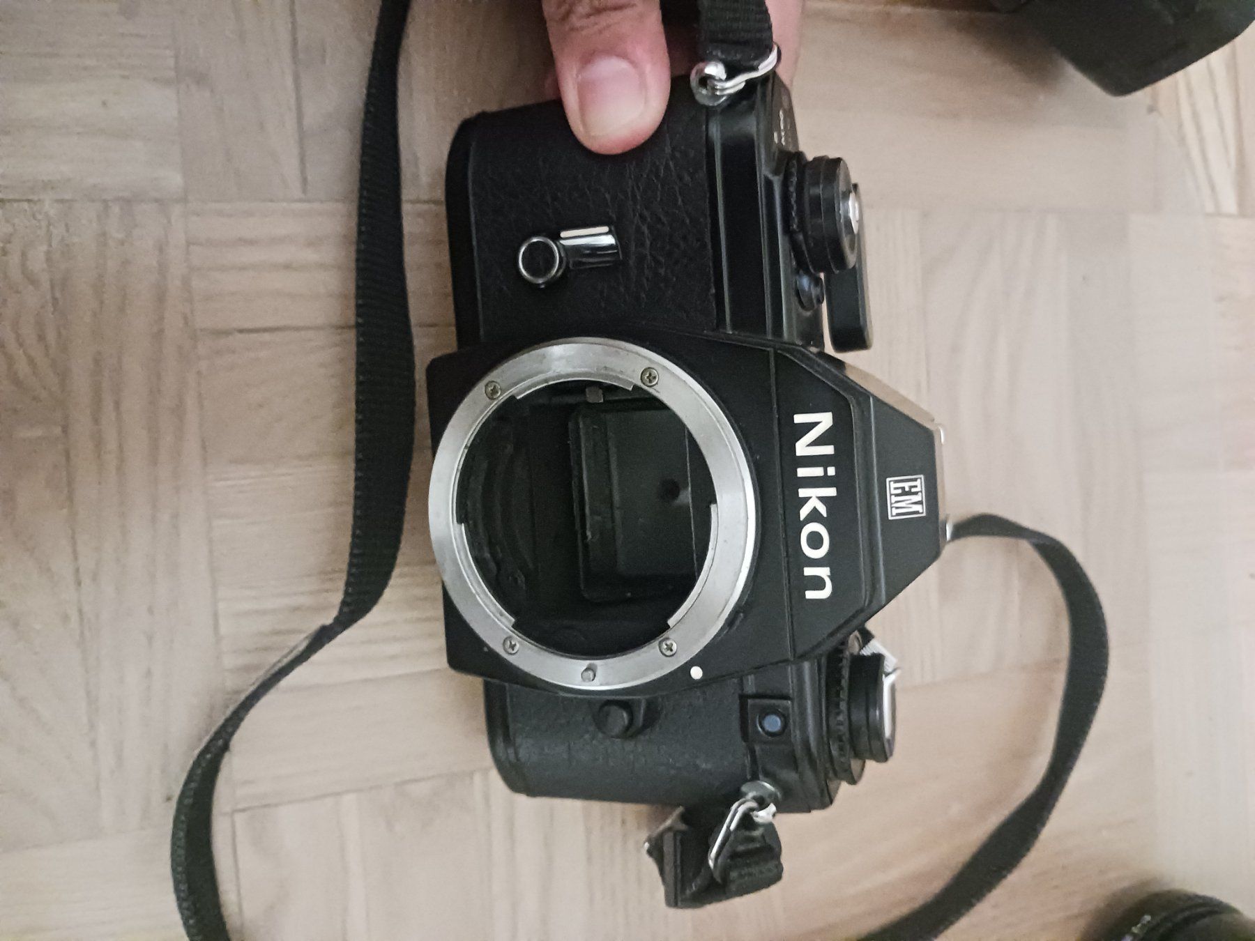Nikon Fotocamera: Nikon EM - for repairs only – Usato da Zürich venduto da son_w2tt