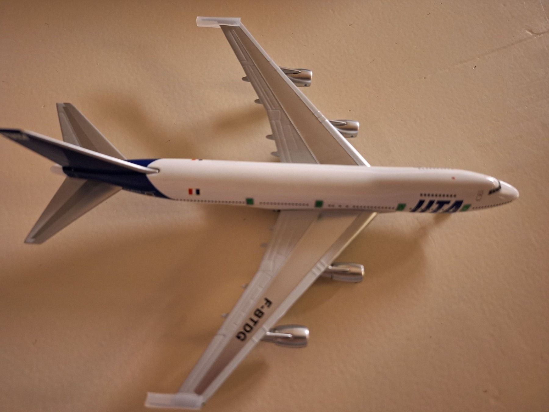 Boeing Modellbausätze & Standmodelle: UTA Boeing 747-200 1:400 – Gebraucht aus Sargans von nicsam1815 1