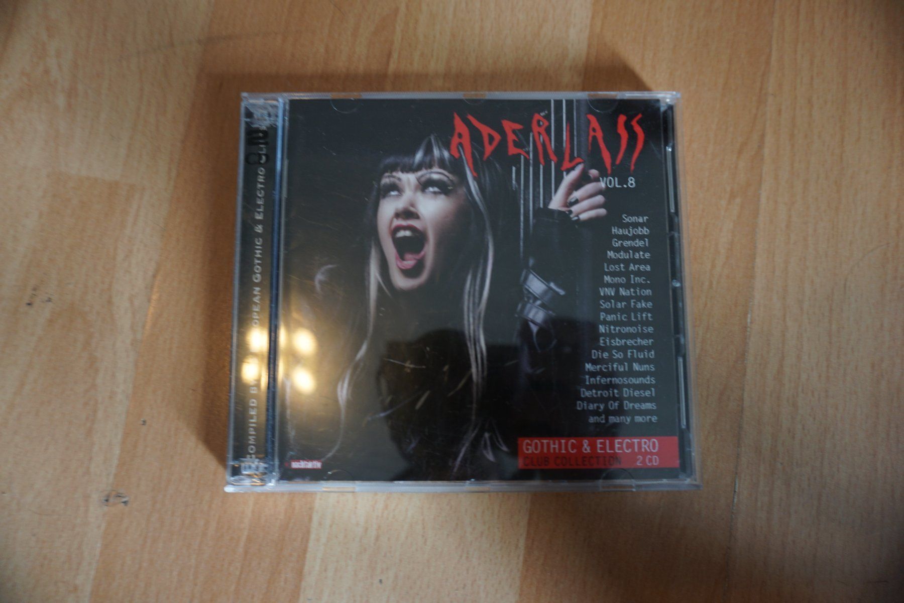 CDs: Aderlass CD Vol. 8 - Gothic & Electro Club Collection – Gebraucht aus Zürich von einalemjena