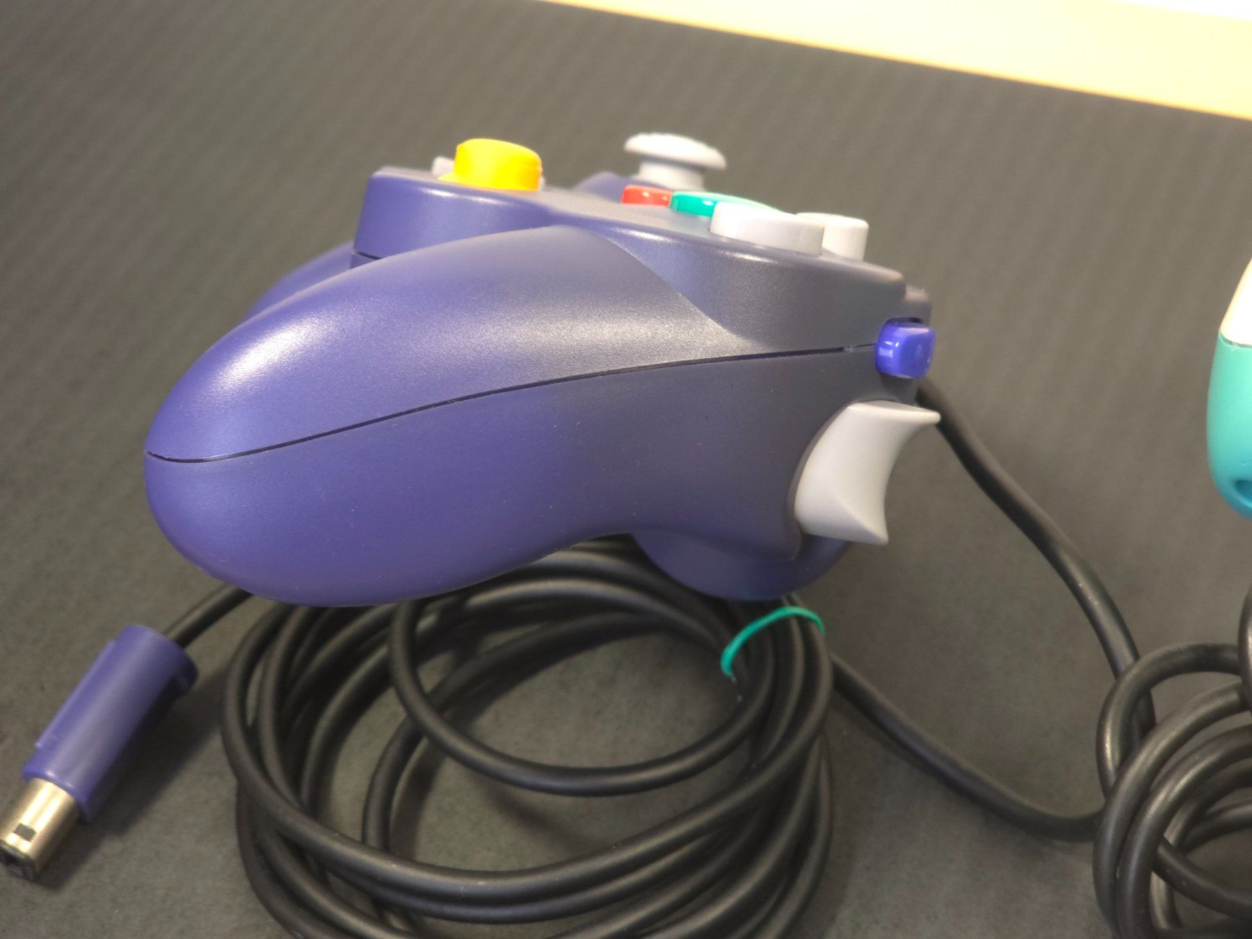 Nintendo Controller: Club Nintendo Gamecube Controller + Lila Gamecube Controller – Gebraucht aus Wil SG von  6
