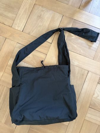 Stofftasche Uniqlo: Praktisch, geräumig, elegant