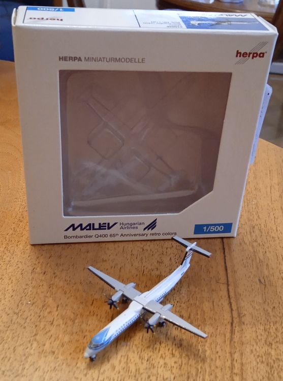 HANGHANG Delta Flugzeugmodell 1:400 – Aus Kunststoff/Metall, 14,2 Cm Lang, Detailreich, Für Sammlung & Deko