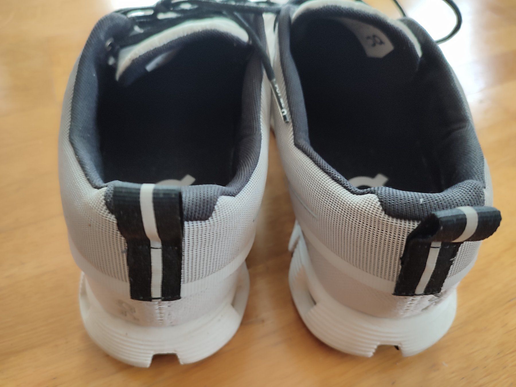 On Chaussures hommes: On Cloud 5 Waterproof Schuhe Grau, Grösse 42.5 – D'occasion à Zollikon par Tumult 5