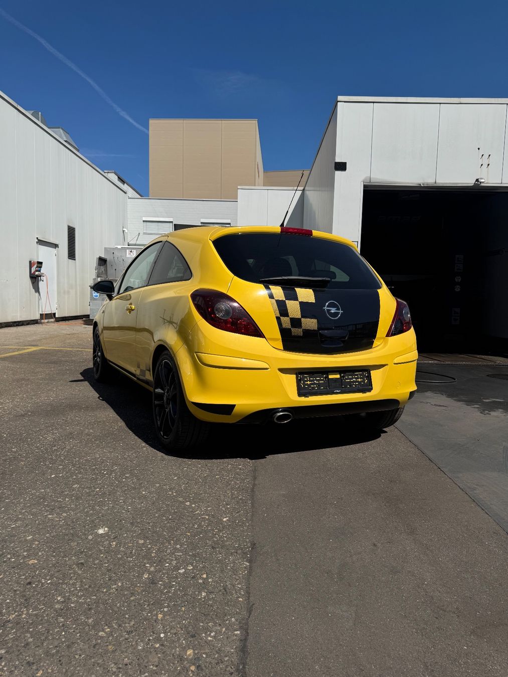 Opel Automobili: Opel Corsa D Sport – Usato da Rheinfelden venduto da adidas1984 2