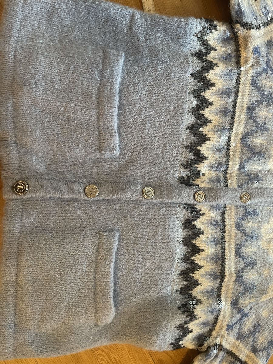 Maje Giacche: Pullover/ Maje Winter Cardigan Damen Grösse 2 Blau gestreift – Usato da Rüschlikon venduto da Lajniii 2