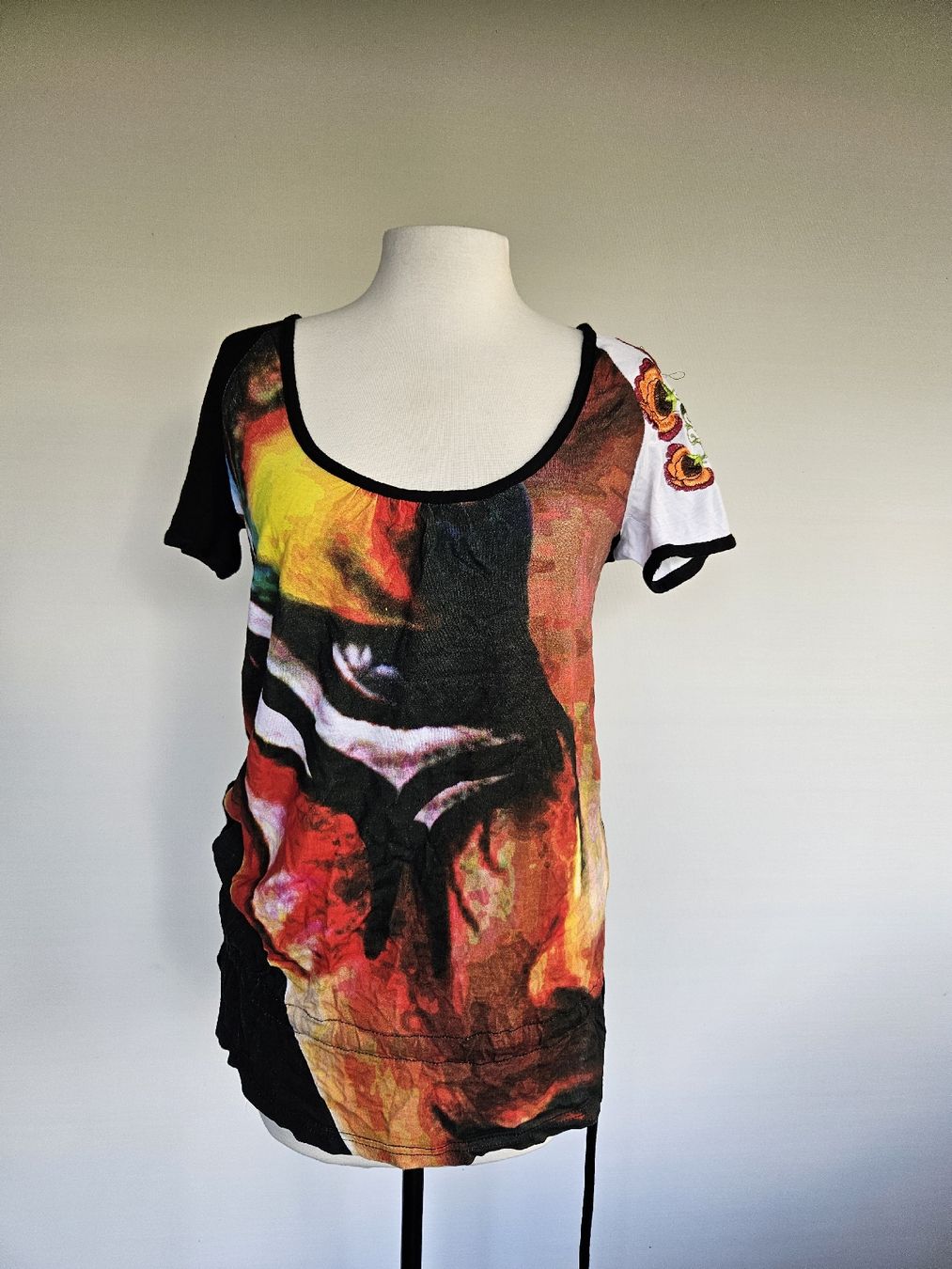 Desigual T-shirt: Desigual T-Shirt  – Usato da Hochdorf venduto da Berry005