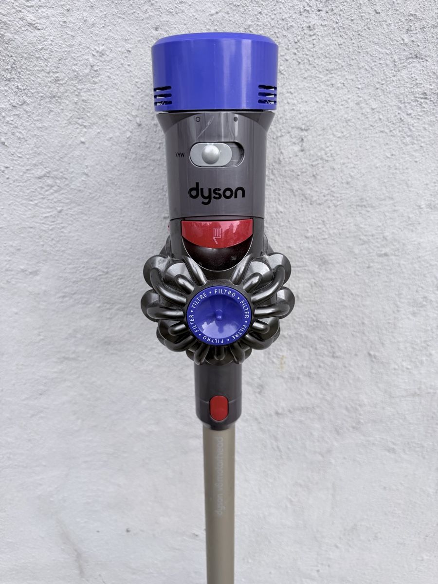 Dyson Aspirapolveri & Accessori: Dyson V8 Motorhead Akkustaubsauger – Usato da Rebstein venduto da dijana_crgc 1
