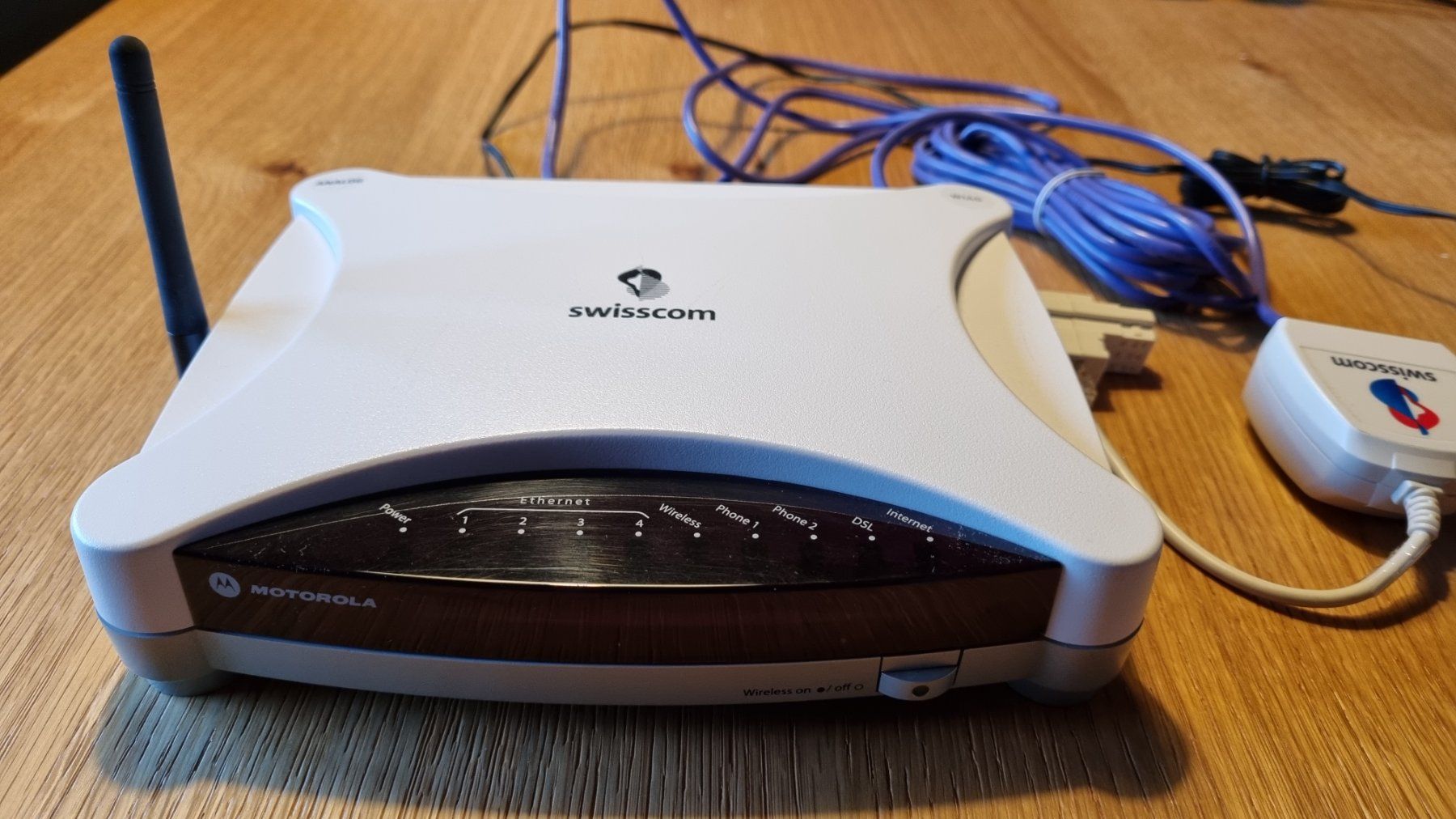 Modems & Router: Motorola modem router Analogique DSL WiFi – Gebraucht aus Couvet von Mima0077