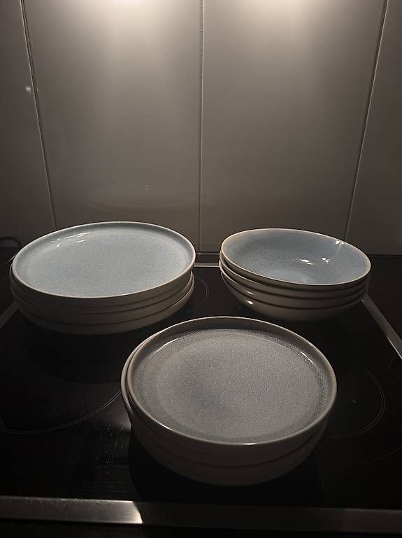 Set di piatti: Geschirr Set 12-teilig – Usato da Rickenbach b. Wil venduto da sha_g9pv 1