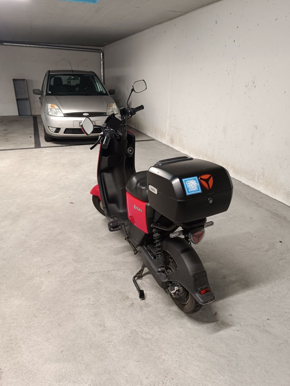 Yadea Scooters: Yadea DE3 Elektroroller – D'occasion à Ottikon par PiloniFive 3