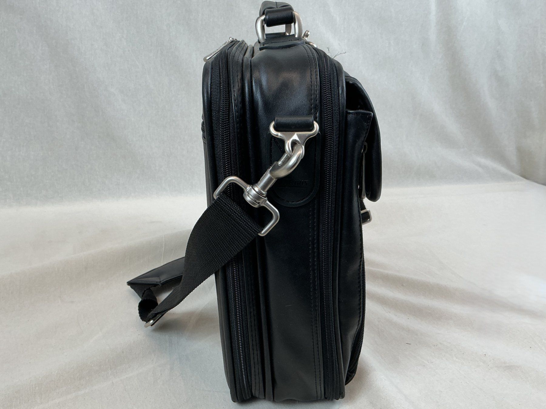 Targus Taschen: TARGUS Business / Laptop Tasche – Gebraucht aus Richterswil von Restwert_Richterswil 2