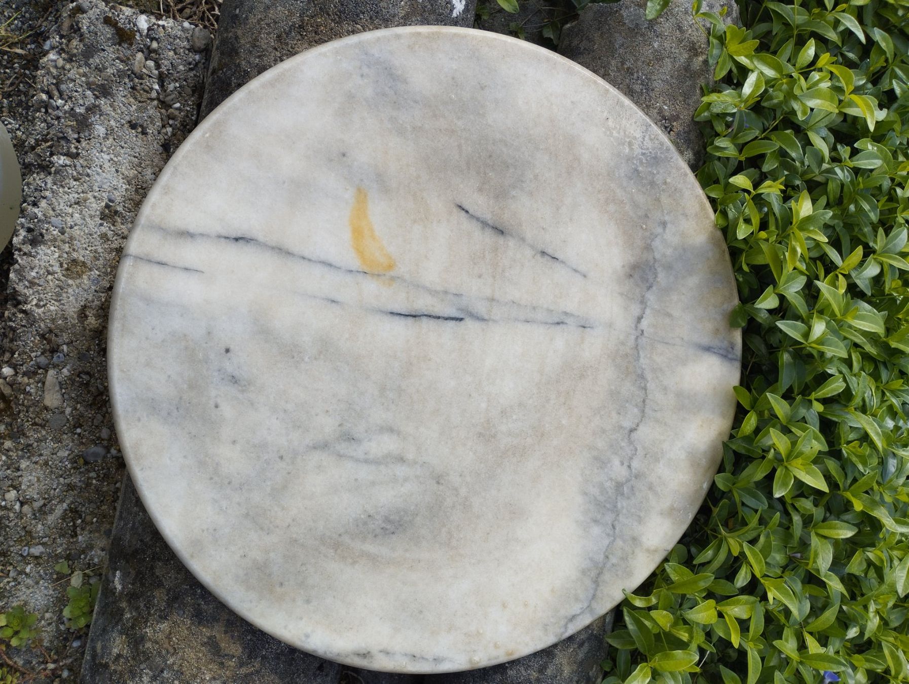 Piatti di portata: Marmor Tischplatte, antik, Durchmesser 50cm – Usato da Ostermundigen venduto da Dinge1 3
