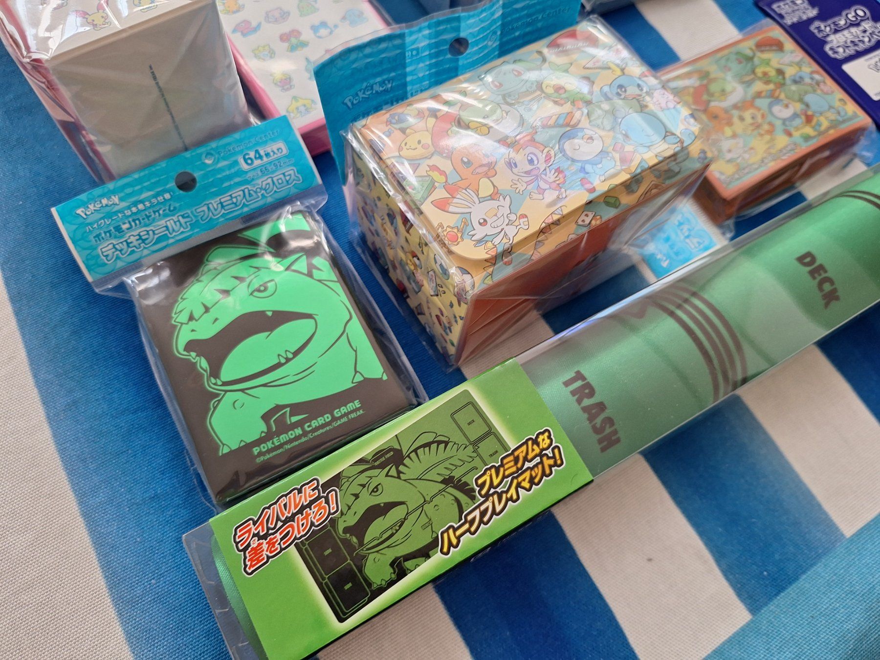 Pokémon Sammelbilder & Trading cards: 17-teiliges JP Pokemon Center Set; Sleeves, Deck Boxes – Neu und originalverpackt aus Spreitenbach von misi.m 5
