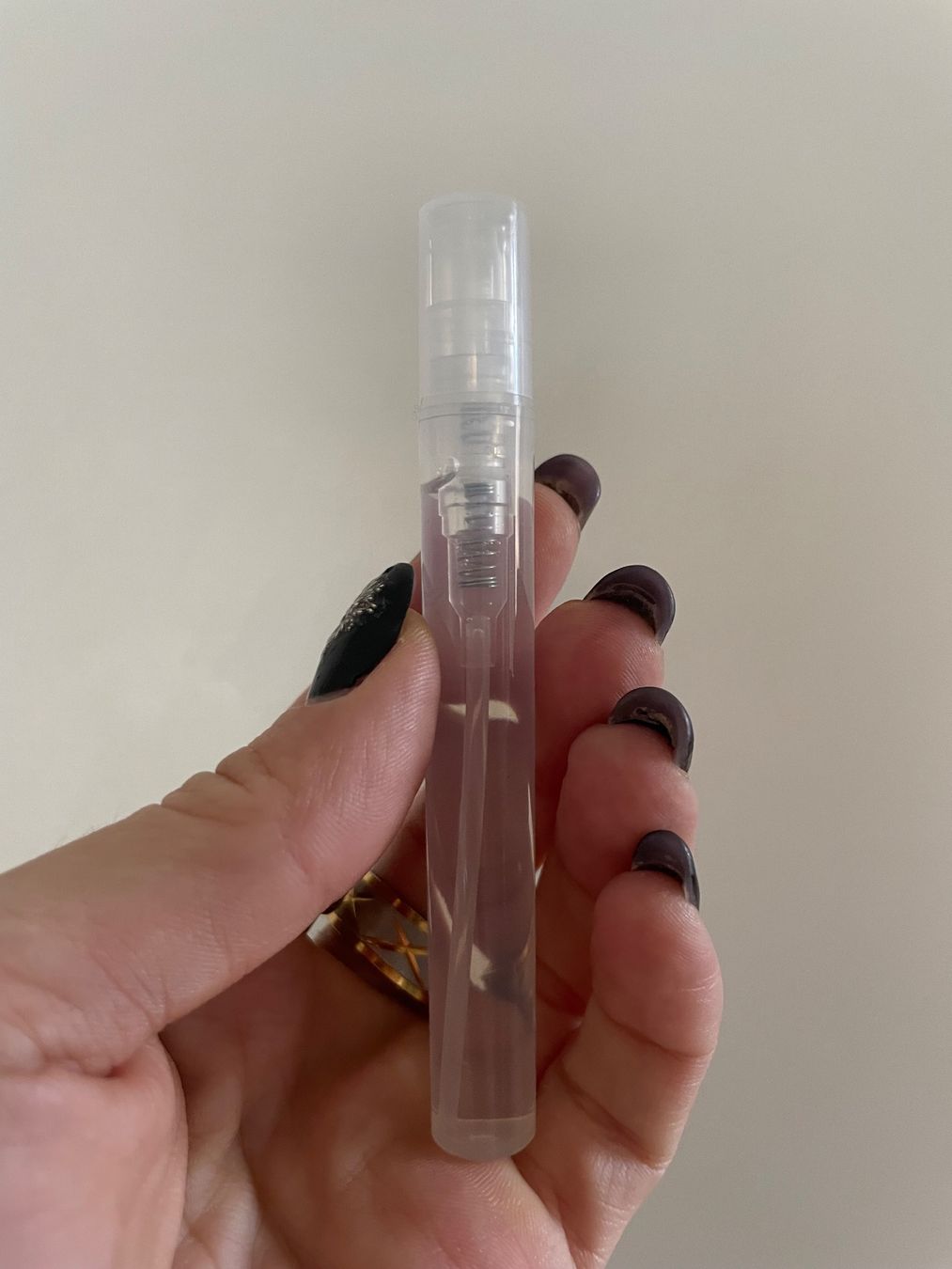 Lattafa Profumi & Eau de Toilette: Lattafa Pride EDP Pisa 5ML ABFÜLLUNG – Usato da Zürich venduto da deruja 1