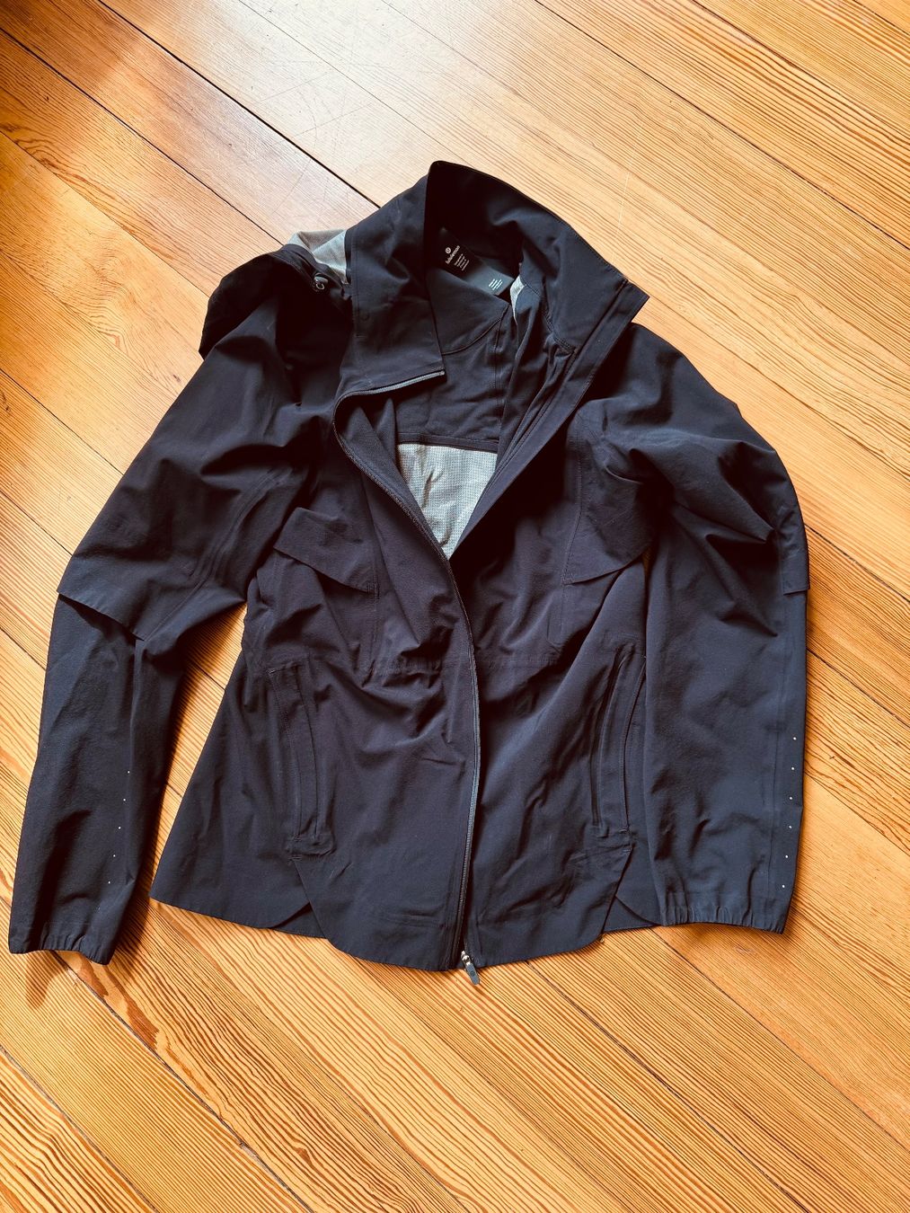 Lululemon Giacche: Lulemon regenjacke – Nuovo (secondo la descrizione) da zürich venduto da Josmon 1