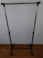Stander à roulettes pour habits / Kleiderrollständer