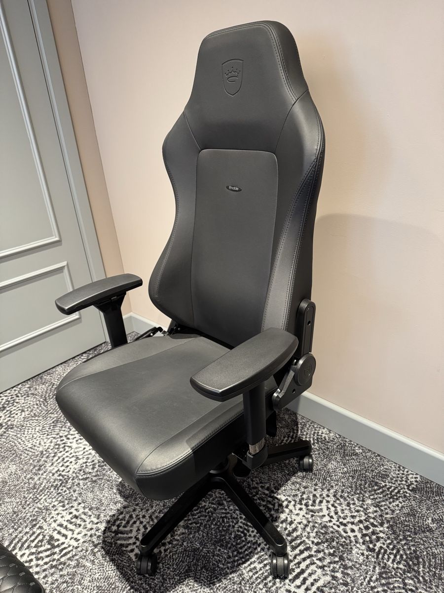 Noblechairs Stühle: noblechairs HERO - Black Edition – Gebraucht aus Zürich von Kul_C 1