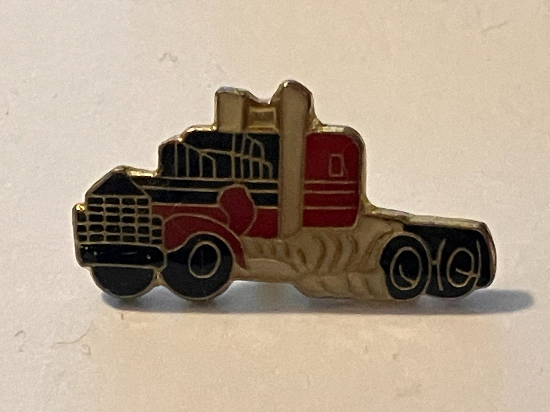 Placchette & Badge: 1 Pin Truck – Usato da Basel venduto da djwwpp