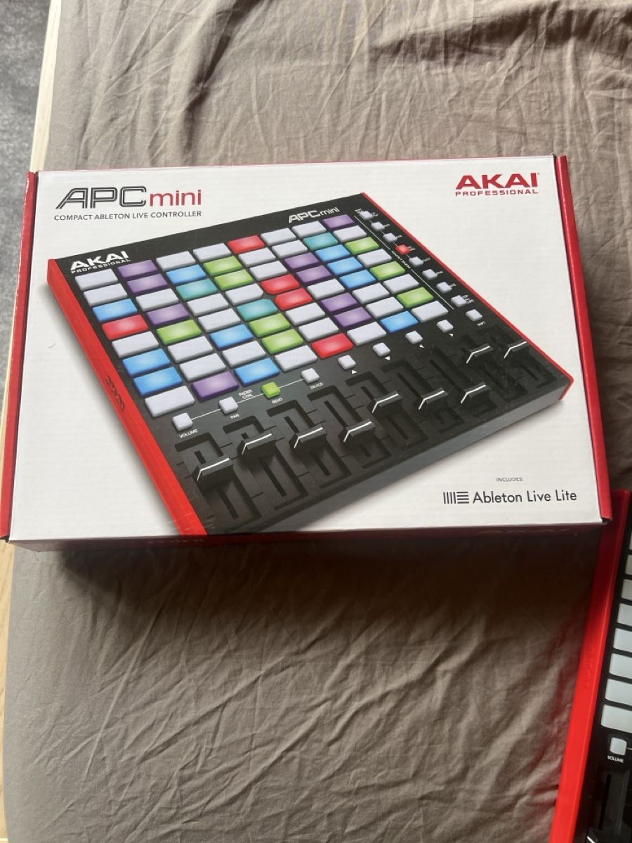 Akai Console di mixaggio: Akai Professional APC Mini Controller – Nuovo (secondo la descrizione) da Meiringen venduto da Josua.f 2