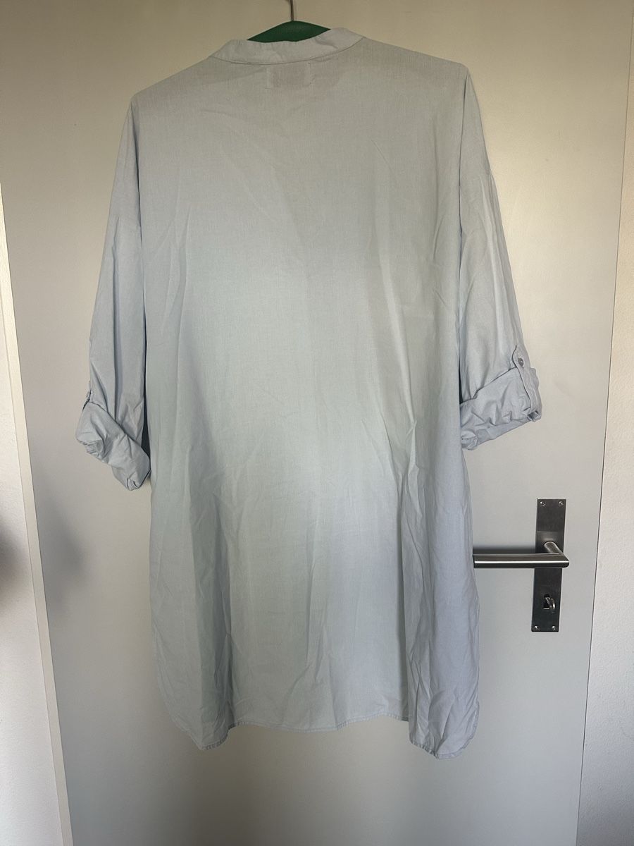 Blusen: Chemise ADPT bleu clair taille L – Neu (gemäss Beschreibung) aus Biel/Bienne von orange1 1