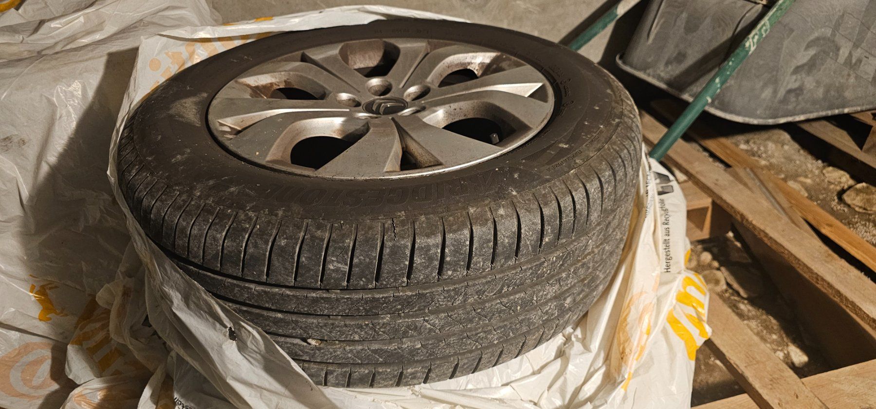 Bridgestone Pneumatici & Ruote complete: Pneus + jantes d'origine C8 – Usato da La Plaine venduto da JoelleDe