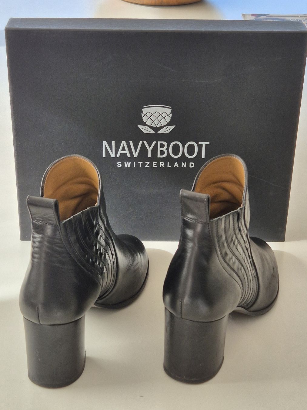 Navyboot Scarpe da donna: Navyboot Stiefeletten, Leder, Grösse 39 – Usato da Gondiswil venduto da Lewinsky