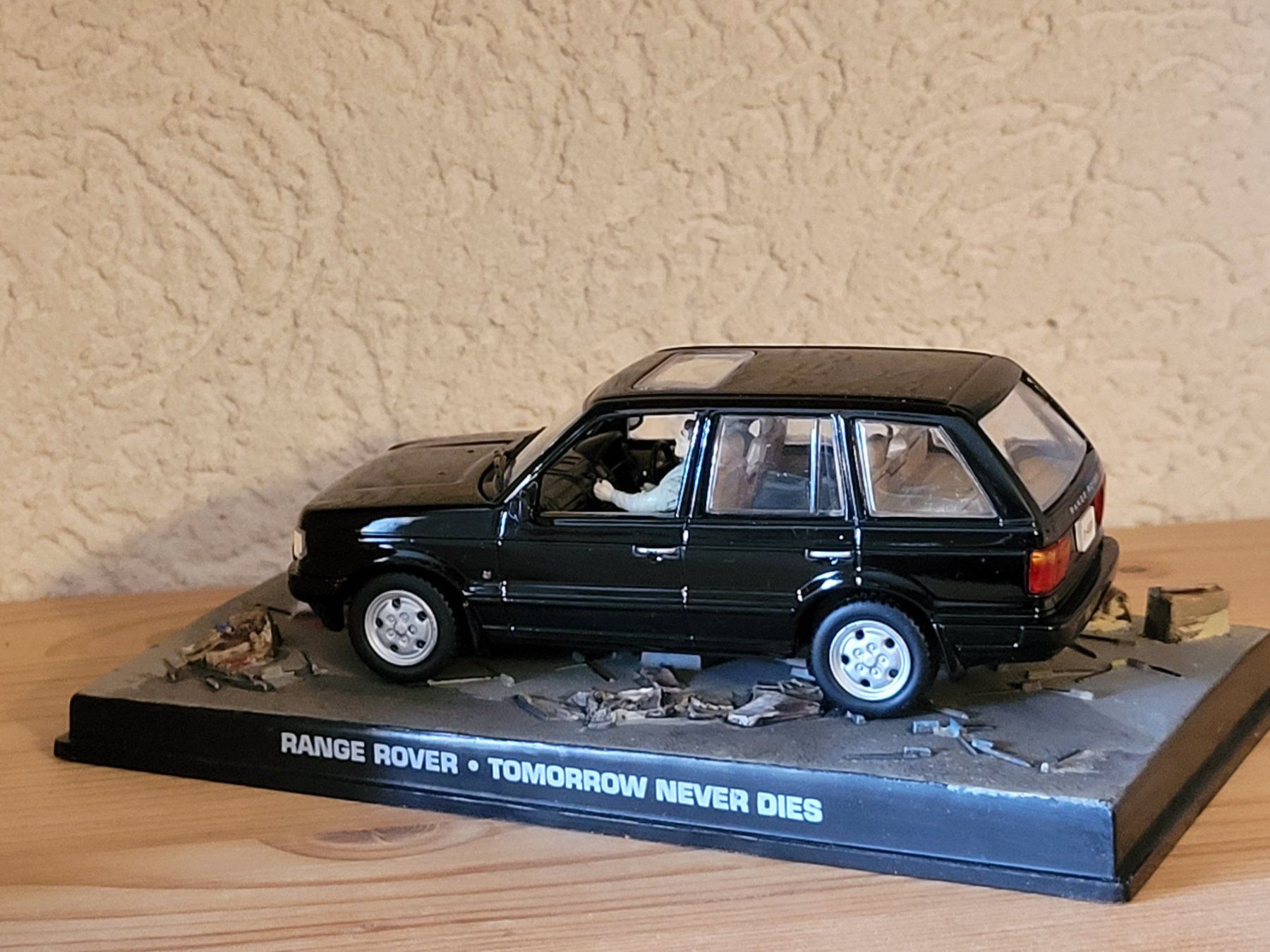 Land Rover Modellini d'auto: Auto 1:43 - Range Rover - Diorama James Bond 007 – Nuovo (secondo la descrizione) da Payerne venduto da tintin08 2
