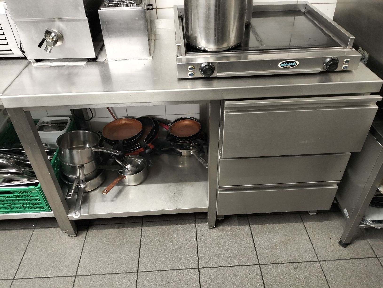 Komplettküchen: Gastro Küchentisch – Gebraucht aus Gommiswald von ram_xqt8 1